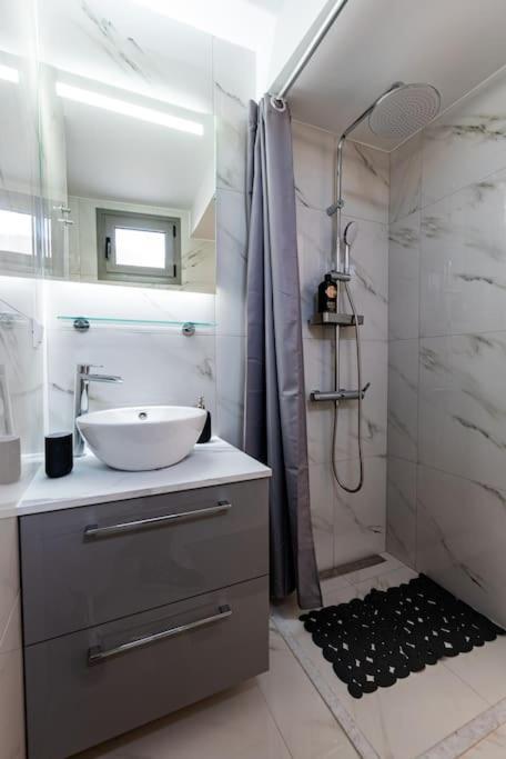 Plaka Nefeli Elegant Urban Retreat In Athens Historic Heart Apartment Ngoại thất bức ảnh